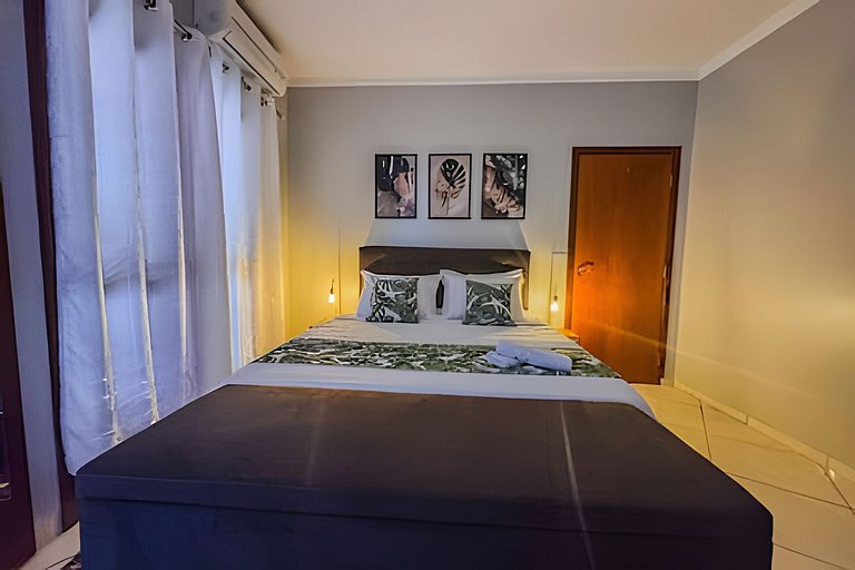 Casa com Suíte, Ar Cond, Vaga - Próx. Ao Centro