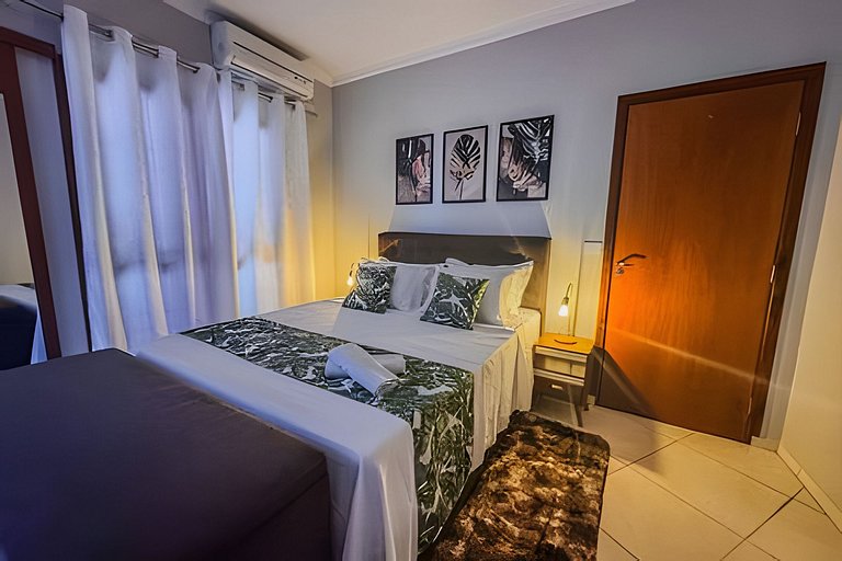 Casa com Suíte, Ar Cond, Vaga - Próx. Ao Centro