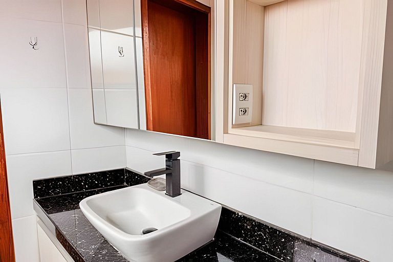 Casa com Suíte, Ar Cond, Vaga - Próx. Ao Centro