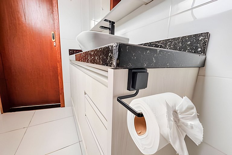 Casa com Suíte, Ar Cond, Vaga - Próx. Ao Centro