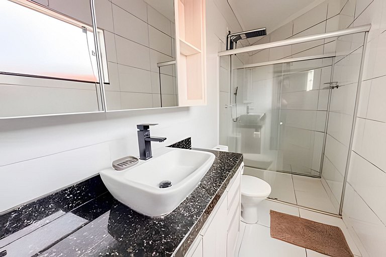 Casa com Suíte, Ar Cond, Vaga - Próx. Ao Centro