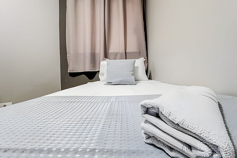 Casa com Suíte, Ar Cond, Vaga - Próx. Ao Centro