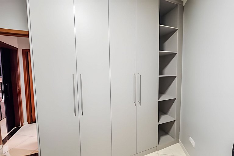 Casa com Suíte, Ar Cond, Vaga - Próx. Ao Centro