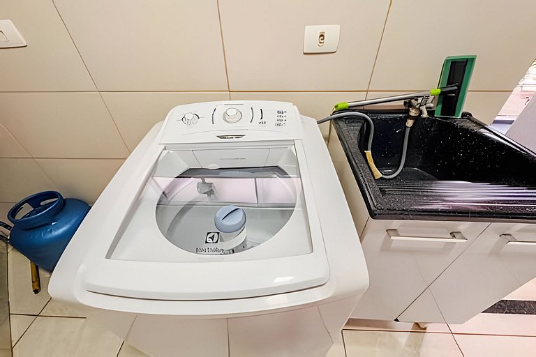 Casa com Suíte, Ar Cond, Vaga - Próx. Ao Centro