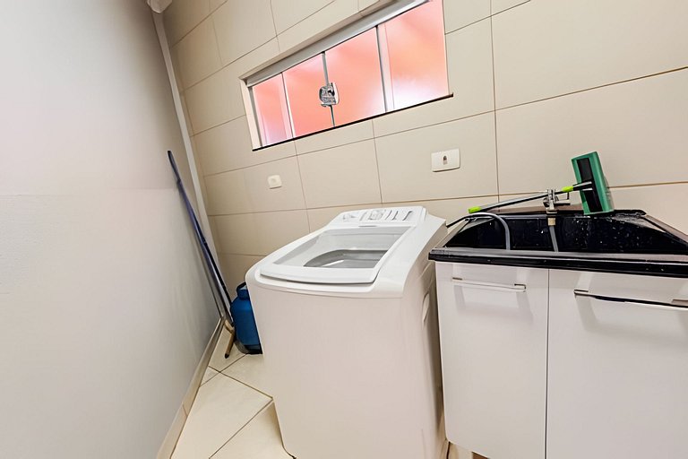 Casa com Suíte, Ar Cond, Vaga - Próx. Ao Centro