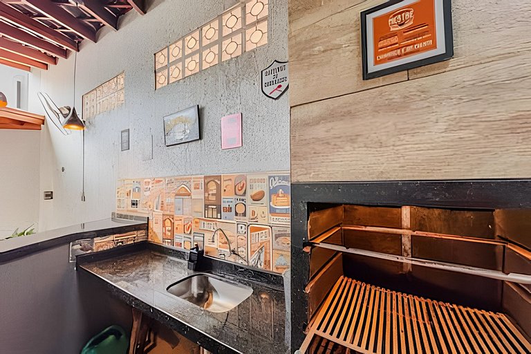 Casa com Suíte, Ar Cond, Vaga - Próx. Ao Centro