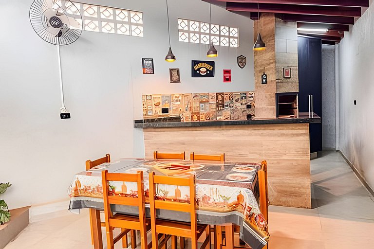 Casa com Suíte, Ar Cond, Vaga - Próx. Ao Centro