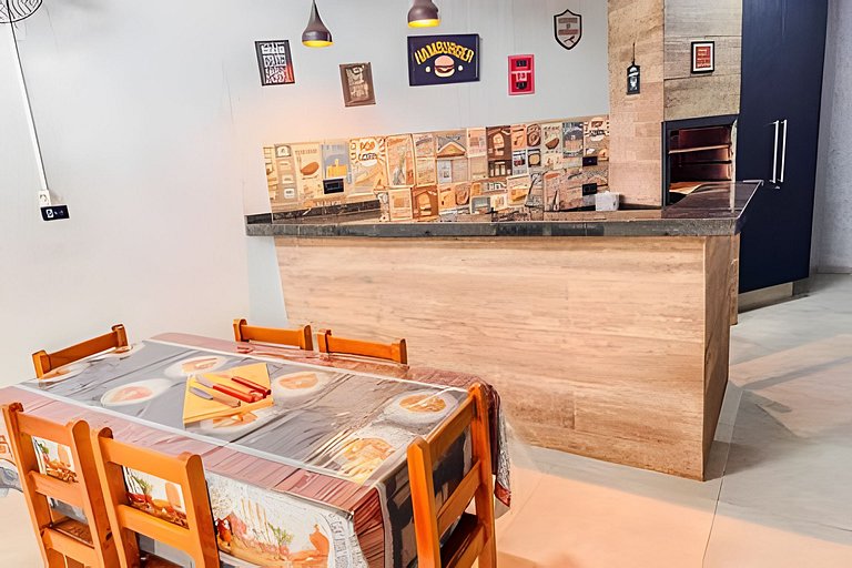 Casa com Suíte, Ar Cond, Vaga - Próx. Ao Centro