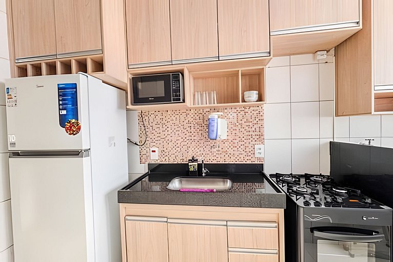 Apê elegante com ar-cond, vaga e ótima localização