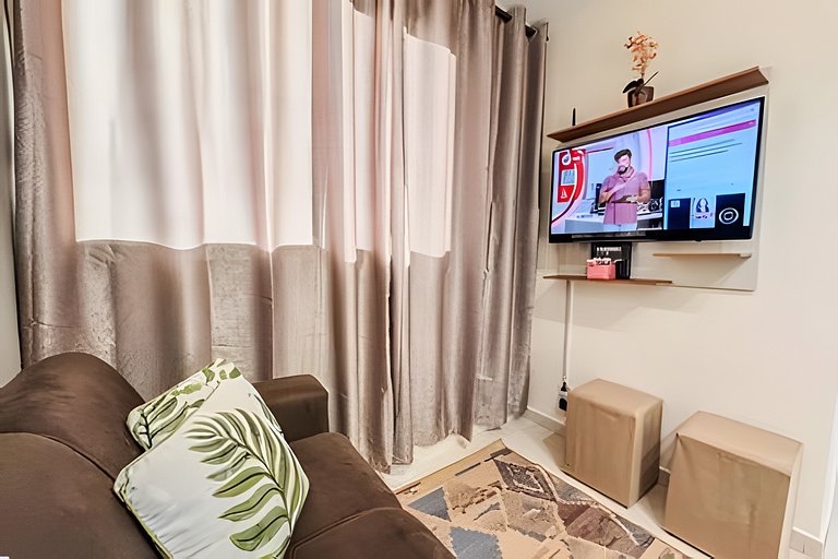 Apê elegante com ar-cond, vaga e ótima localização