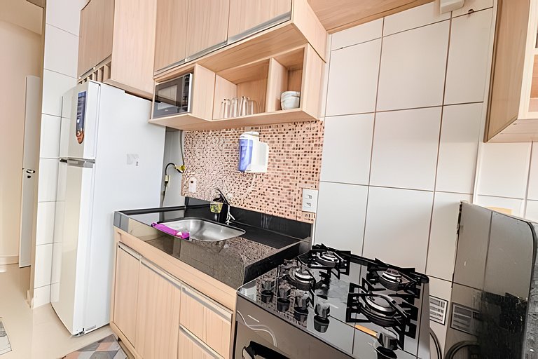 Apê elegante com ar-cond, vaga e ótima localização