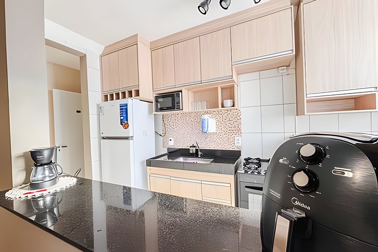 Apê elegante com ar-cond, vaga e ótima localização