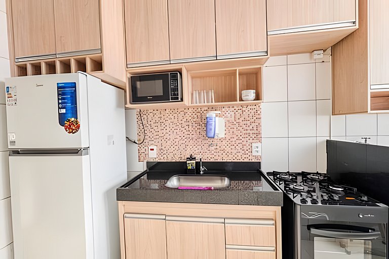 Apê elegante com ar-cond, vaga e ótima localização