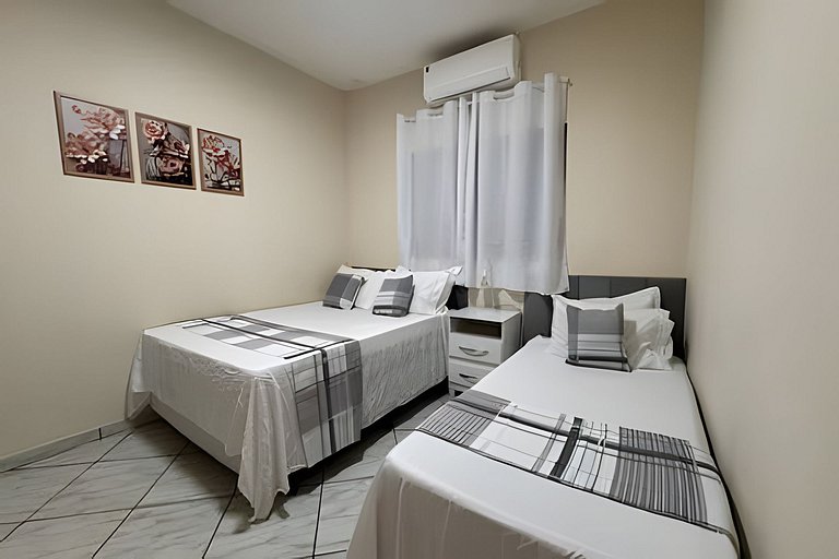 Casa há 4 minutos do centro + ar cond. e vaga