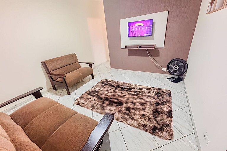 Casa há 4 minutos do centro + ar cond. e vaga