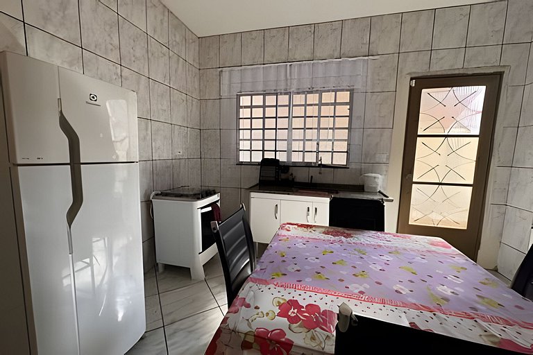 Casa há 4 minutos do centro + ar cond. e vaga