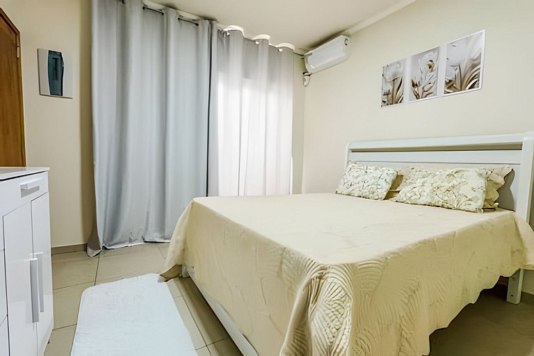 Flat em charmoso residencial + ar cond. e vaga