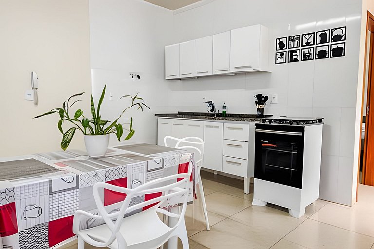 Flat em charmoso residencial + ar cond. e vaga