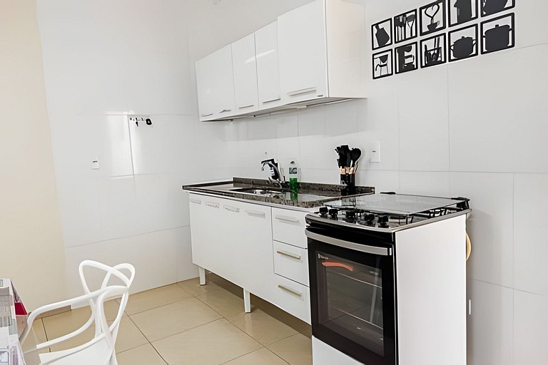 Flat em charmoso residencial + ar cond. e vaga