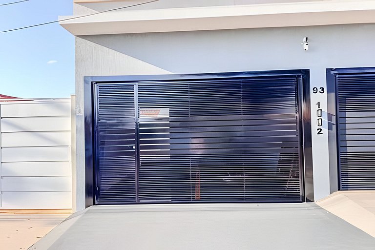 Flat em charmoso residencial + ar cond. e vaga