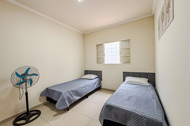 Flat em charmoso residencial + ar cond. e vaga