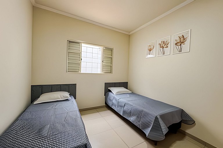 Flat em charmoso residencial + ar cond. e vaga