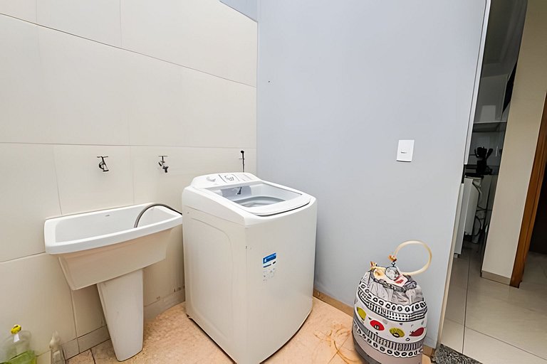 Flat em charmoso residencial + ar cond. e vaga