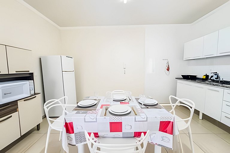 Flat em charmoso residencial + ar cond. e vaga