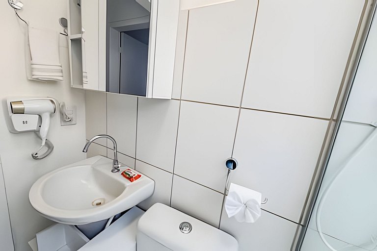 Apto completo perto do centro + ar cond. e vaga