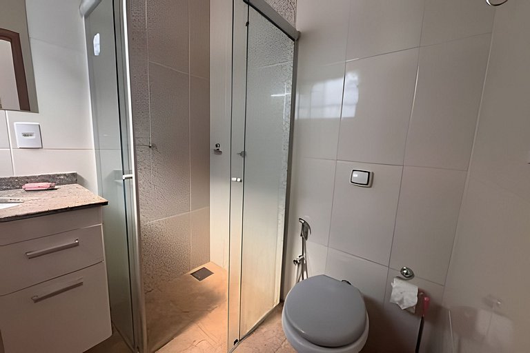 Flat completo em residencial + ar cond. e vaga