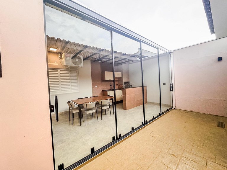 Casa em bairro nobre + 3 quartos com ar e 2 vagas