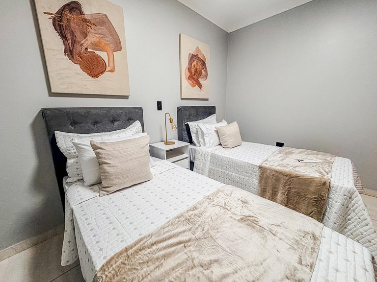 Casa em bairro nobre + 3 quartos com ar e 2 vagas