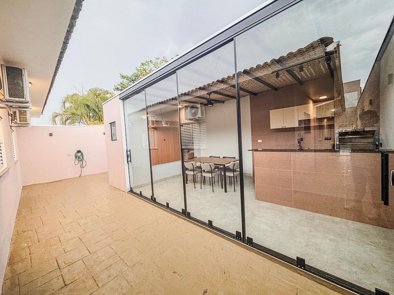 Casa em bairro nobre + 3 quartos com ar e 2 vagas