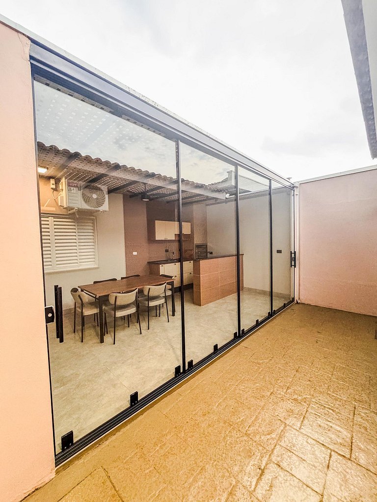 Casa em bairro nobre + 3 quartos com ar e 2 vagas
