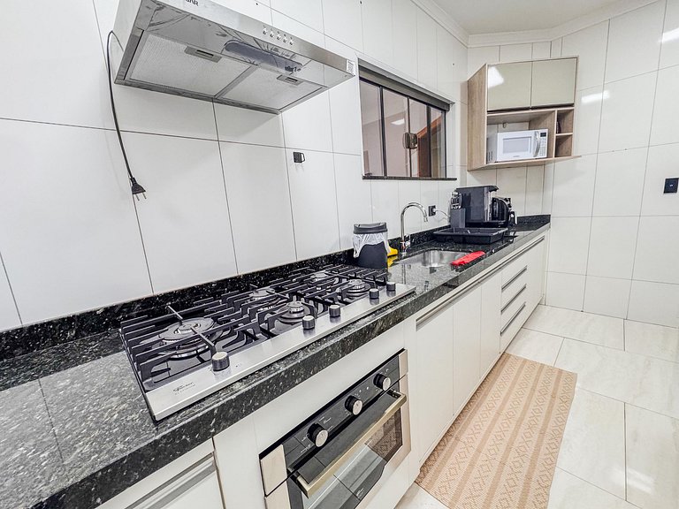 Casa em bairro nobre + 3 quartos com ar e 2 vagas