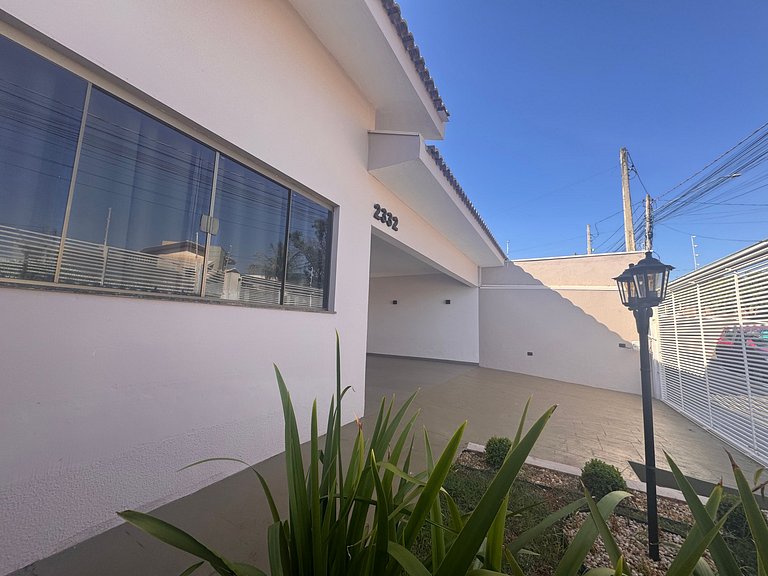 Casa em bairro nobre + 3 quartos com ar e 2 vagas