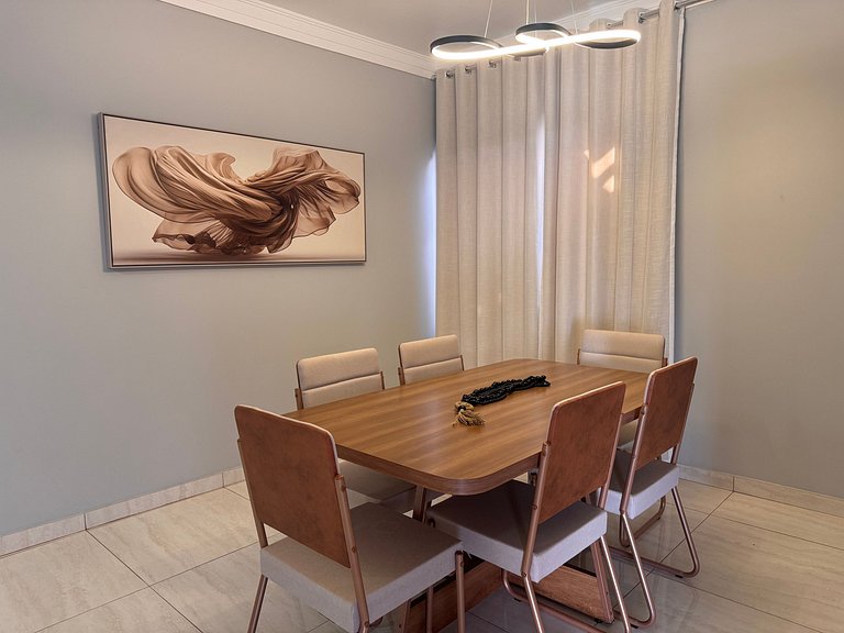 Casa em bairro nobre + 3 quartos com ar e 2 vagas