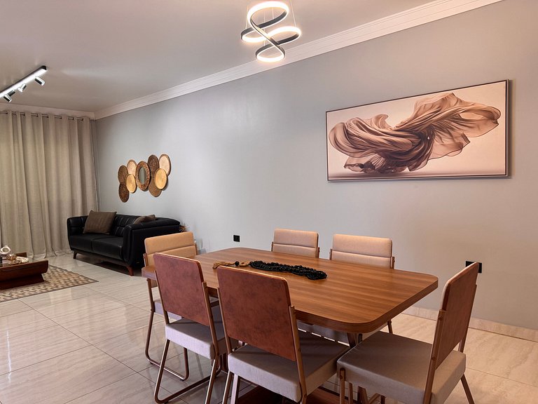 Casa em bairro nobre + 3 quartos com ar e 2 vagas