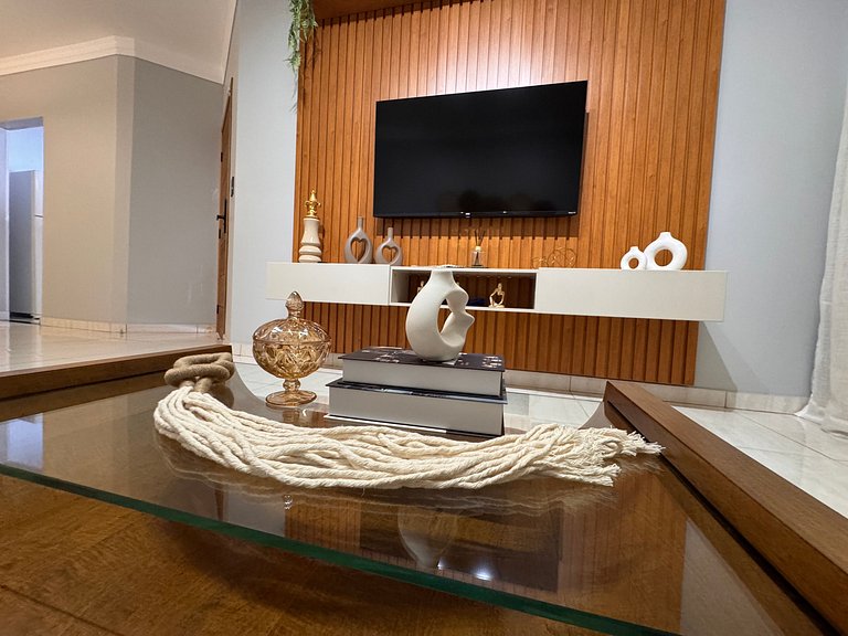 Casa em bairro nobre + 3 quartos com ar e 2 vagas