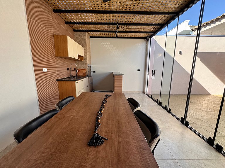 Casa em bairro nobre + 3 quartos com ar e 2 vagas