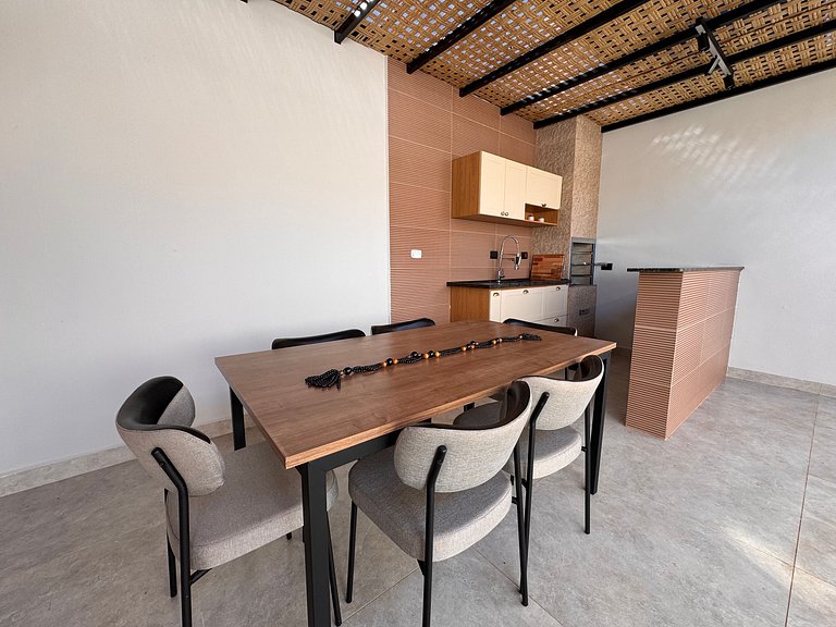 Casa em bairro nobre + 3 quartos com ar e 2 vagas