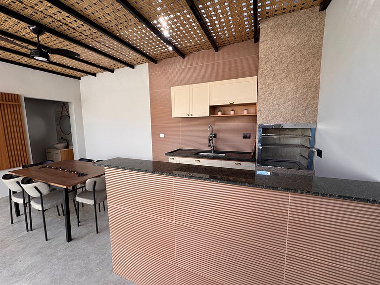 Casa em bairro nobre + 3 quartos com ar e 2 vagas