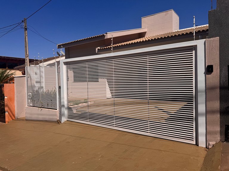 Casa em bairro nobre + 3 quartos com ar e 2 vagas