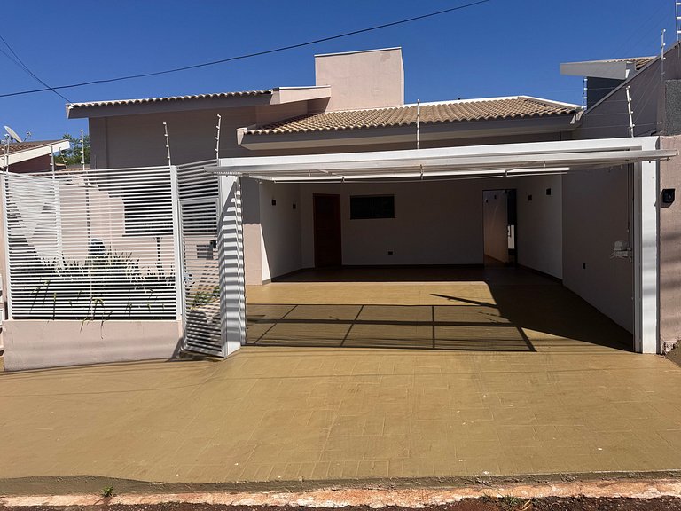 Casa em bairro nobre + 3 quartos com ar e 2 vagas