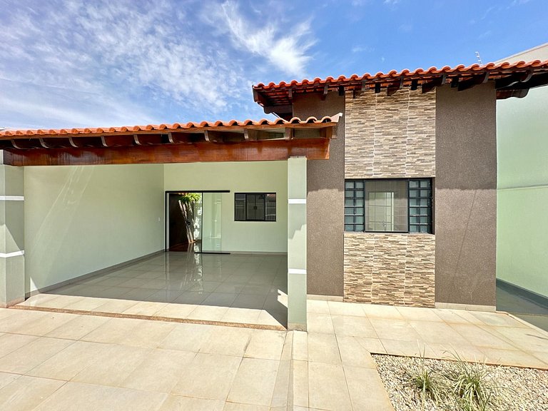 Casa linda e espaçosa + ar cond e 2 vagas