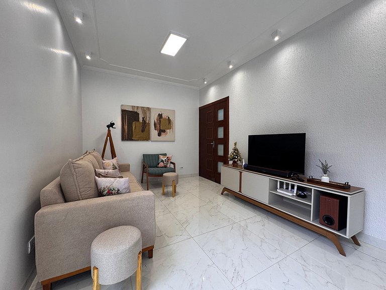 Casa linda e espaçosa + ar cond e 2 vagas