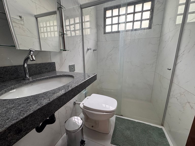 Casa linda e espaçosa + ar cond e 2 vagas