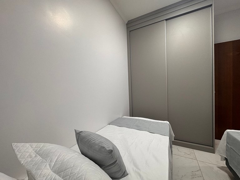 Casa linda e espaçosa + ar cond e 2 vagas