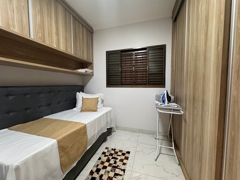 Casa linda e espaçosa + ar cond e 2 vagas