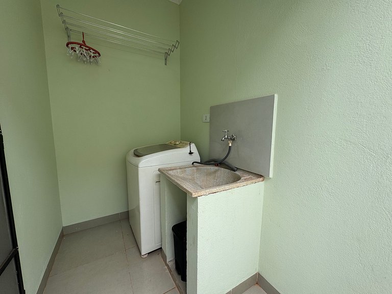 Casa c/ Suíte, Ar Cond, Área Gourmet, Bairro Nobre